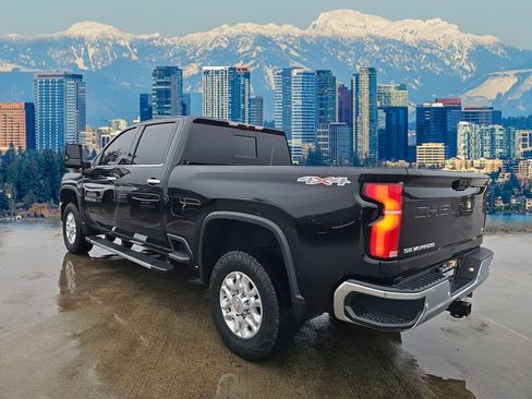 Used 2024 Chevrolet Silverado 2500 LTZ w/ LTZ Convenience Package image 5