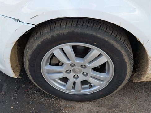 Used 2014 Chevrolet Sonic LT image 10