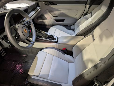 Certified 2025 Porsche 911 Carrera image 5