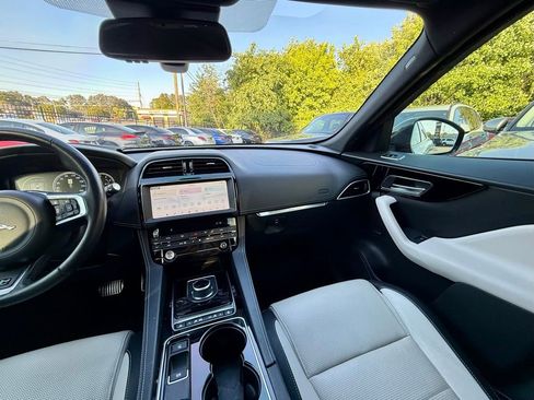 Used 2017 Jaguar F-PACE R-Sport AWD/4WD image 15