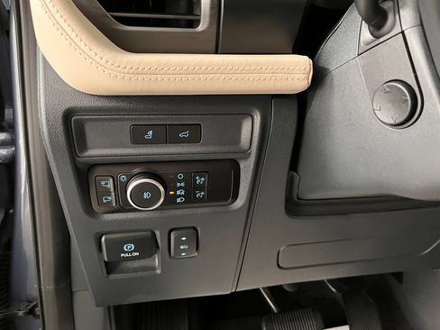 Used 2023 Ford Expedition Platinum AWD/4WD image 4