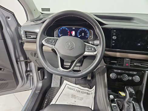 Certified 2022 Volkswagen Taos SEL image 15