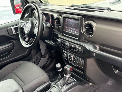 Used 2022 Jeep Gladiator Willys image 25