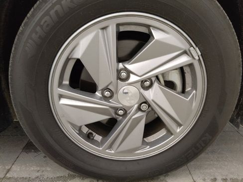 Used 2025 Hyundai Elantra SE FWD image 31