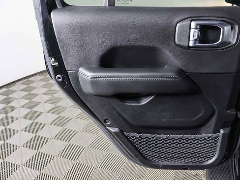 Used 2021 Jeep Wrangler Unlimited Sahara image 18