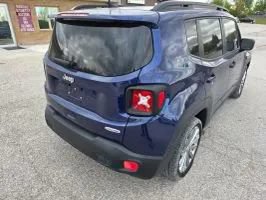 Used 2018 Jeep Renegade Latitude FWD image 8