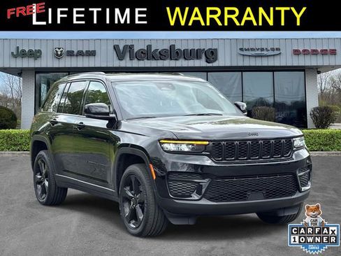 Used 2023 Jeep Grand Cherokee Altitude AWD/4WD image 1