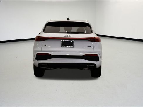Used 2025 Audi Q5 Premium w/ Convenience Package image 4