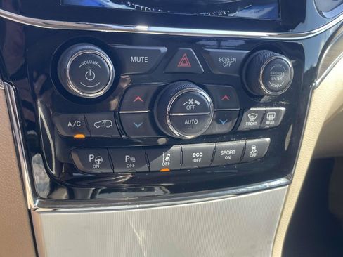 Used 2020 Jeep Grand Cherokee Summit w/ Platinum Series Group AWD/4WD image 19