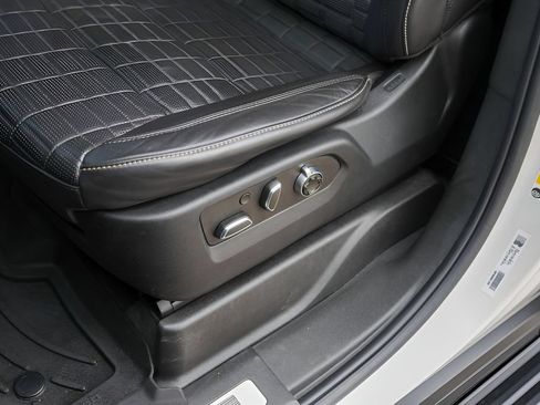 Used 2022 Cadillac Escalade Sport Platinum AWD/4WD image 8