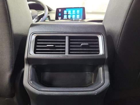 Certified 2025 Volkswagen Atlas Cross Sport SE image 31