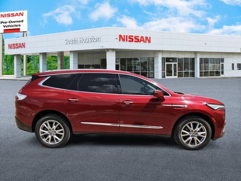 Used 2024 Buick Enclave Essence w/ Experience Buick Package FWD image 5