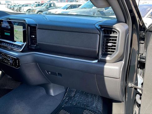 Used 2022 Chevrolet Silverado 1500 LT image 17