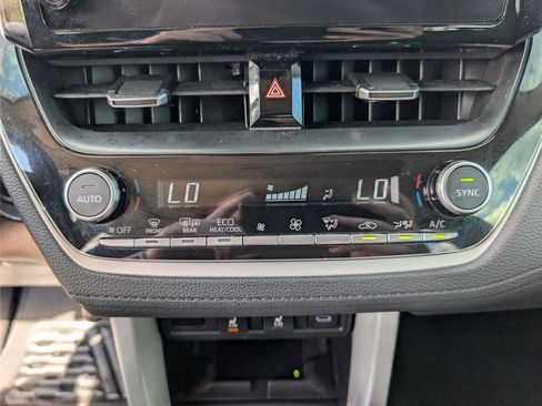 Used 2024 Toyota Corolla Cross XLE w/ Convenience Package image 17