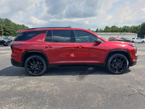 Used 2024 Chevrolet Traverse RS w/ LPO, Floor Liner Package FWD image 5