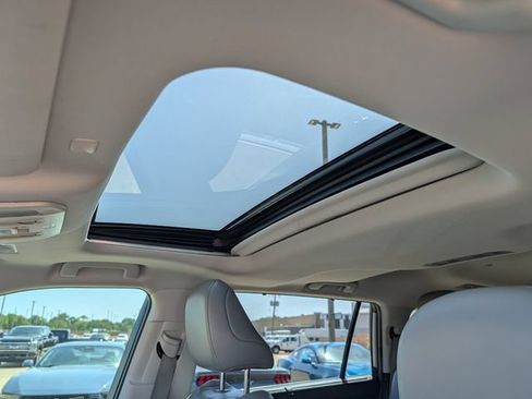 Used 2020 Toyota Highlander XLE FWD image 23