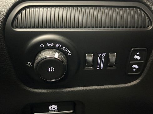 Used 2023 Jeep Wagoneer 4WD w/ Premium Group I image 33