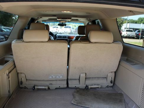 Used 2011 Chevrolet Suburban LTZ RWD image 24