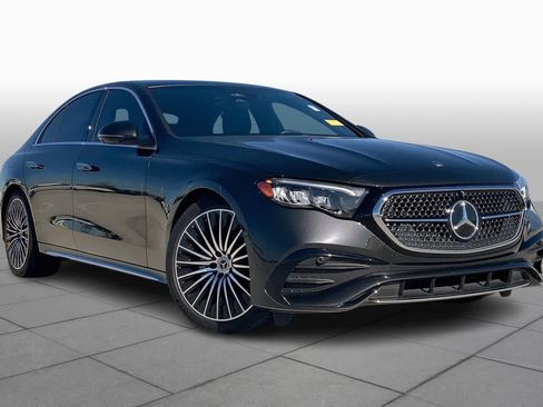 Used 2024 Mercedes-Benz E 350 4MATIC Sedan image 2