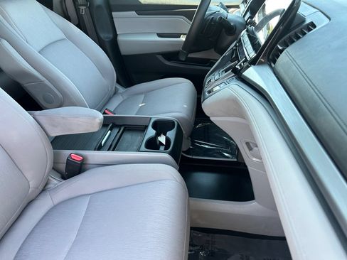 Used 2024 Honda Odyssey EX image 12