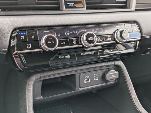 Certified 2025 Honda Pilot Elite image 24