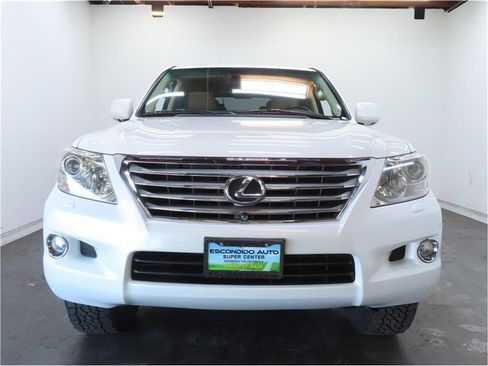 Used 2011 Lexus LX 570 4WD image 32