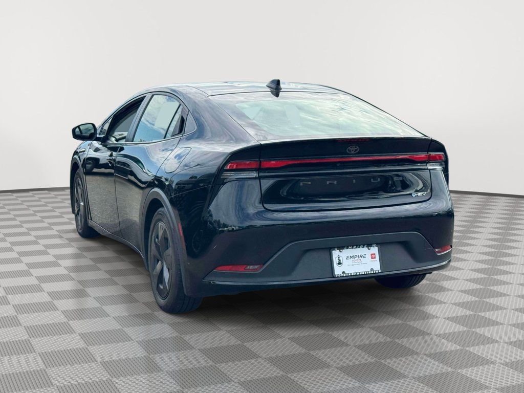 Used 2025 Toyota Prius LE FWD image 6