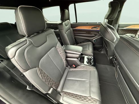 Used 2023 Jeep Grand Cherokee L Summit AWD/4WD image 16