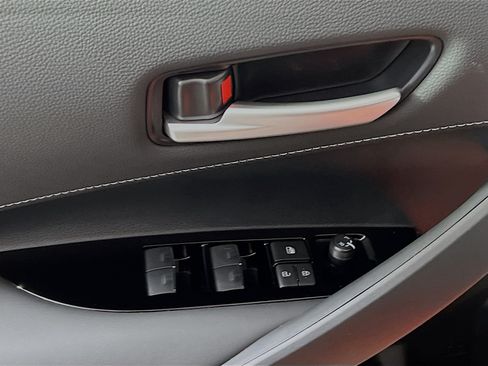 Used 2025 Toyota Corolla SE FWD image 17