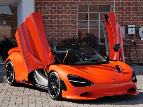 Used 2024 McLaren 750S Spider image 17