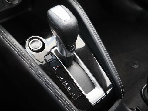 Used 2018 Nissan Kicks SV FWD image 18