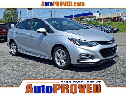 Used 2018 Chevrolet Cruze LT w/ Sun And Sound Package FWD image 1