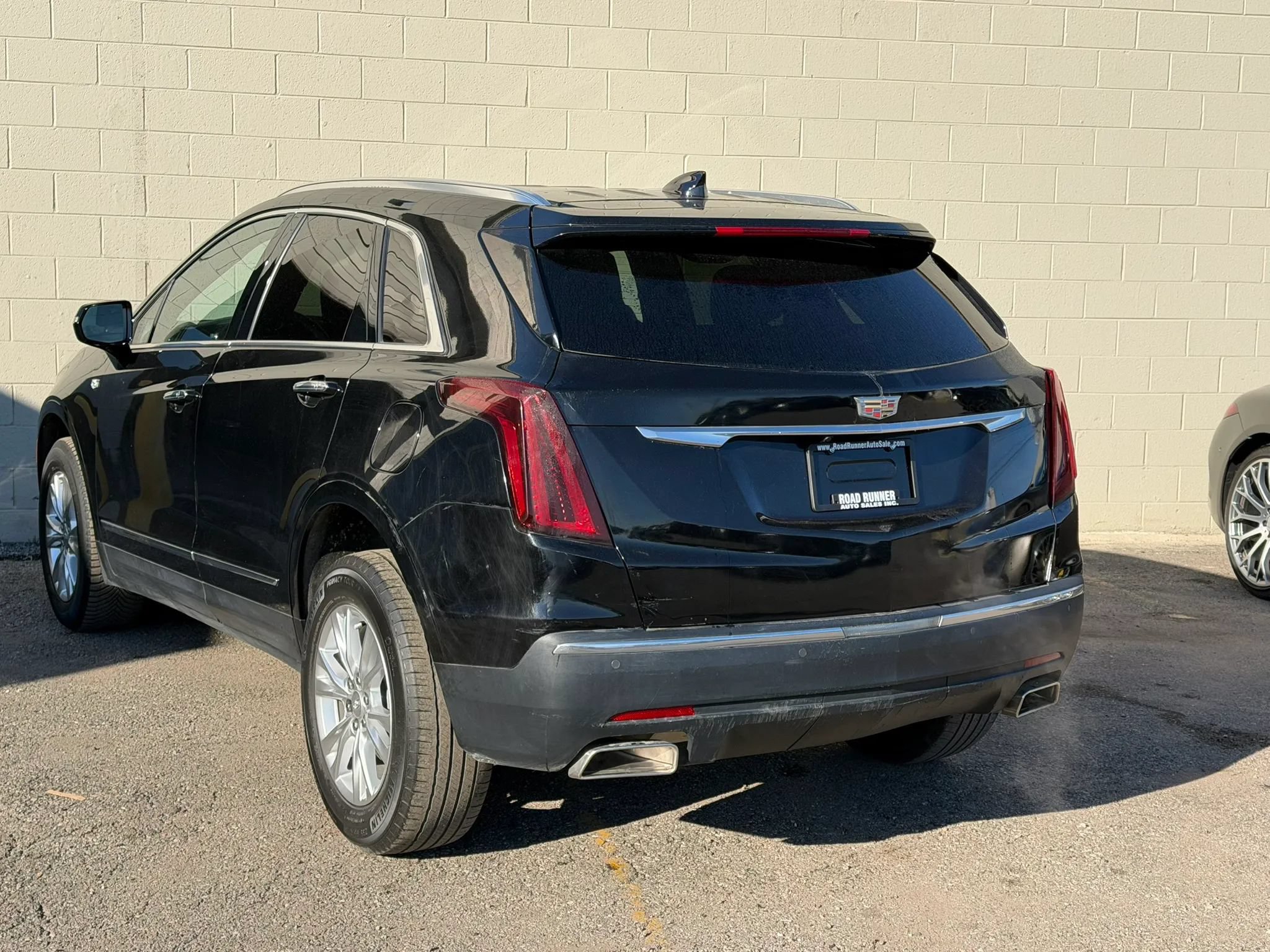 Used 2023 Cadillac XT5 Luxury w/ LPO, Floor Liner Package FWD image 3