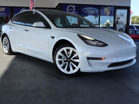 Used 2021 Tesla Model 3 Standard Range Plus image 3
