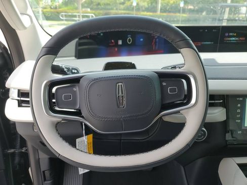 New 2026 Lincoln Navigator Premiere AWD/4WD image 24