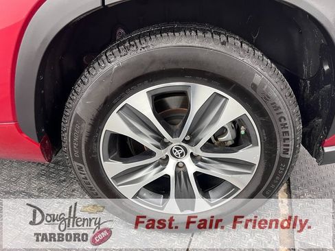 Used 2022 Toyota Highlander XLE image 23