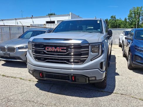 Used 2024 GMC Sierra 1500 AT4 w/ Technology Package AWD/4WD image 3
