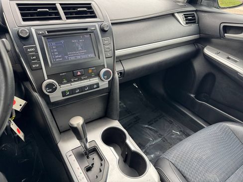 Used 2014 Toyota Camry SE FWD image 29