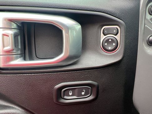 Used 2023 Jeep Gladiator Willys image 16