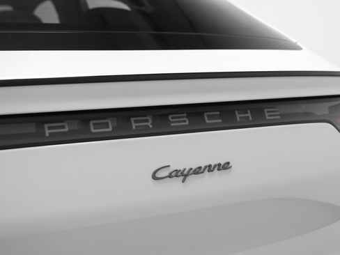 Certified 2023 Porsche Cayenne Platinum Edition AWD/4WD image 18
