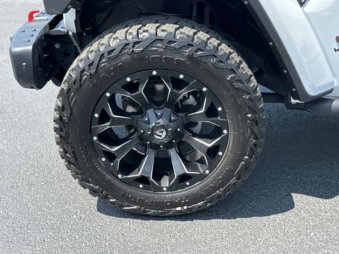 Used 2022 Jeep Wrangler Unlimited Rubicon w/ Steel Bumper Group AWD/4WD image 11