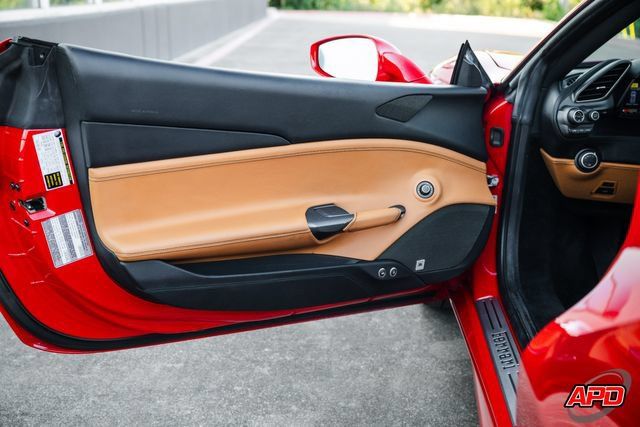Used 2018 Ferrari 488 GTB RWD image 78
