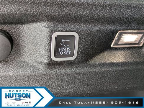 Used 2023 Jeep Grand Cherokee L Laredo image 13