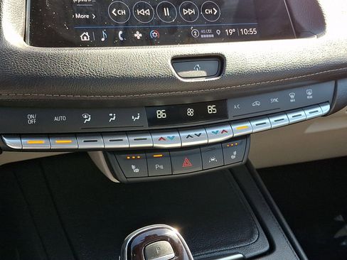 Used 2023 Cadillac XT4 Luxury w/ Cold Weather Package image 17