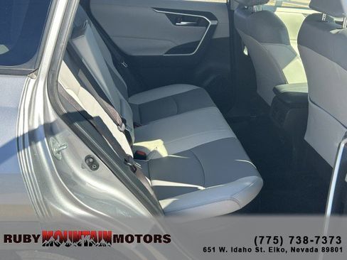 Used 2021 Toyota RAV4 XLE Premium image 23