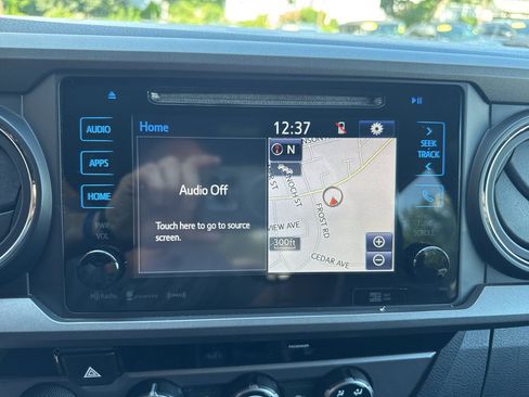 Used 2017 Toyota Tacoma TRD Sport w/ Tow Package (A/T) AWD/4WD image 24
