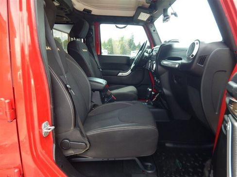 Used 2014 Jeep Wrangler Unlimited Sahara AWD/4WD image 16