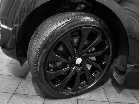 Used 2025 Land Rover Range Rover SE AWD/4WD image 7