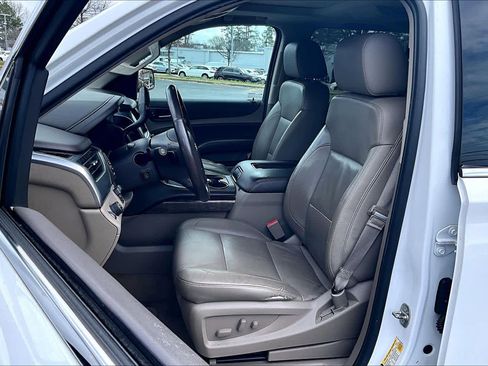 Used 2015 Chevrolet Suburban LT image 8