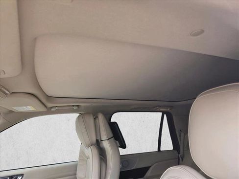 Used 2019 Lincoln Navigator Reserve image 15